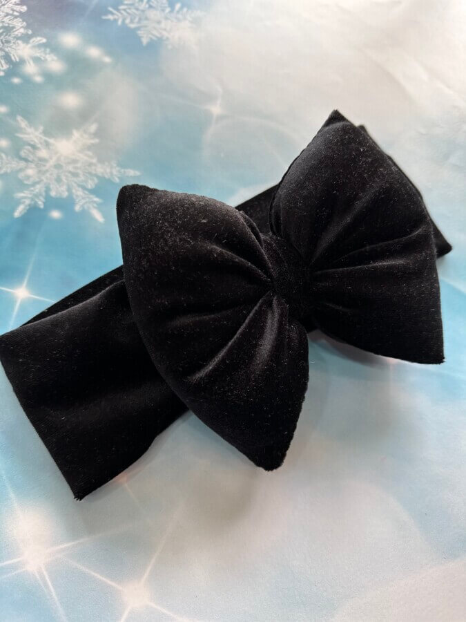 Black velvet bow