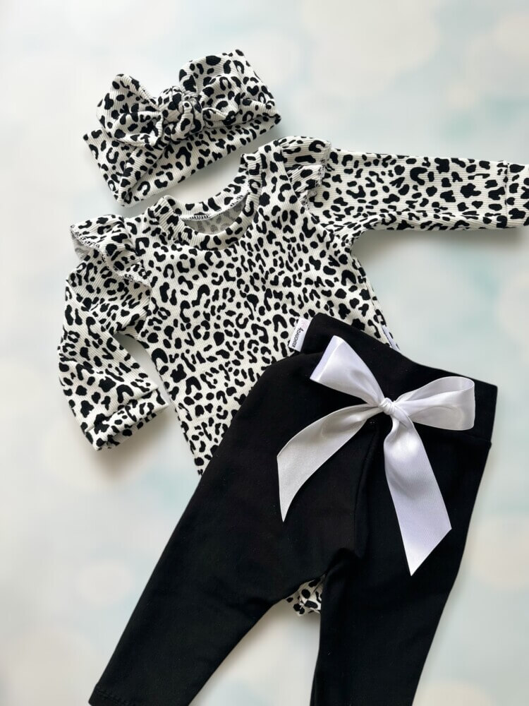 Black and white leopard set