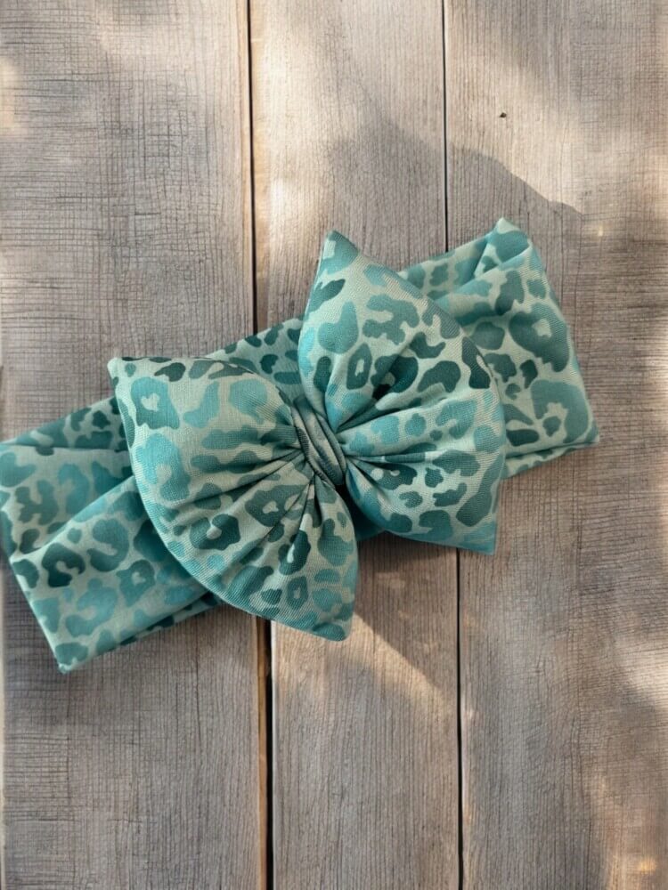 Mint leopard bow