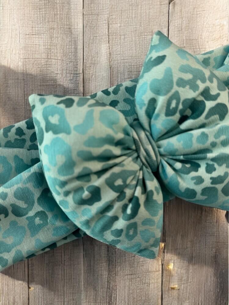 Mint leopard bow