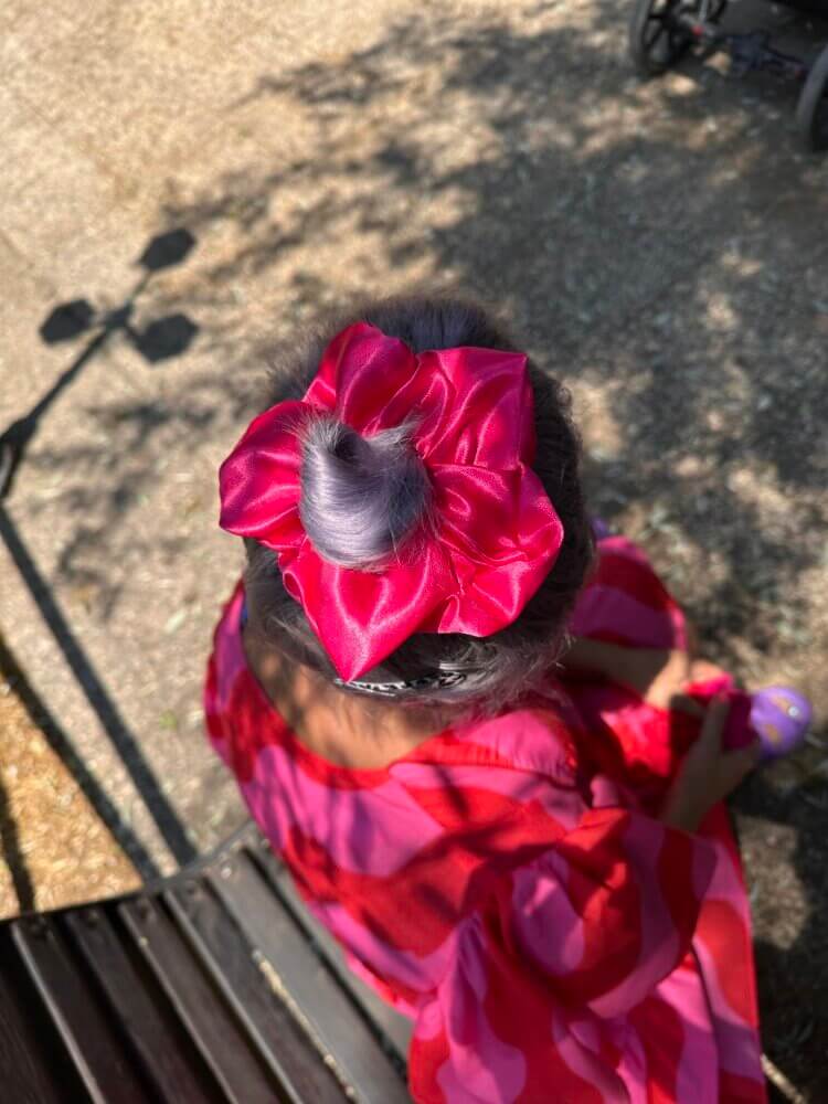 Flower fluffy scrunchie