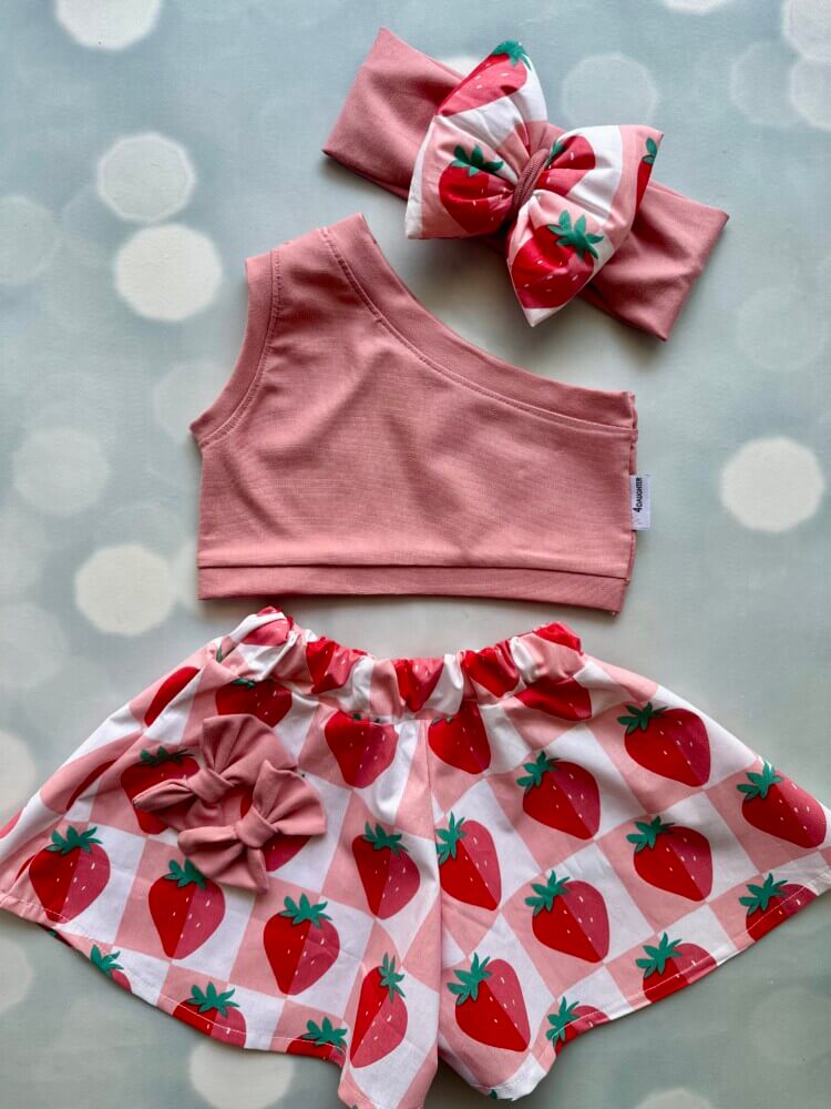 Strawberries summer outfit