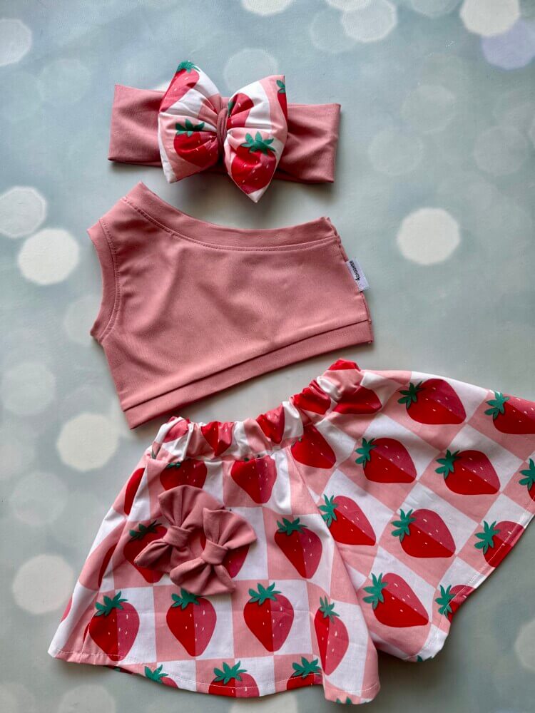 Strawberries summer outfit