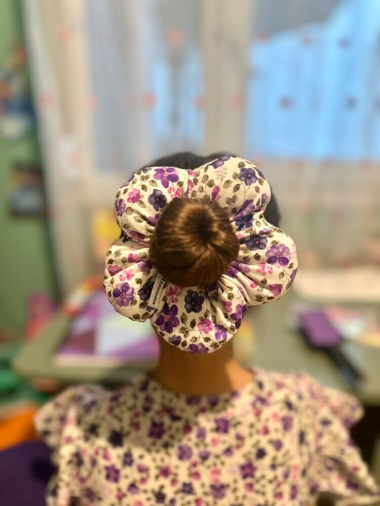 Λουλουδένιο  floral scrunchie
