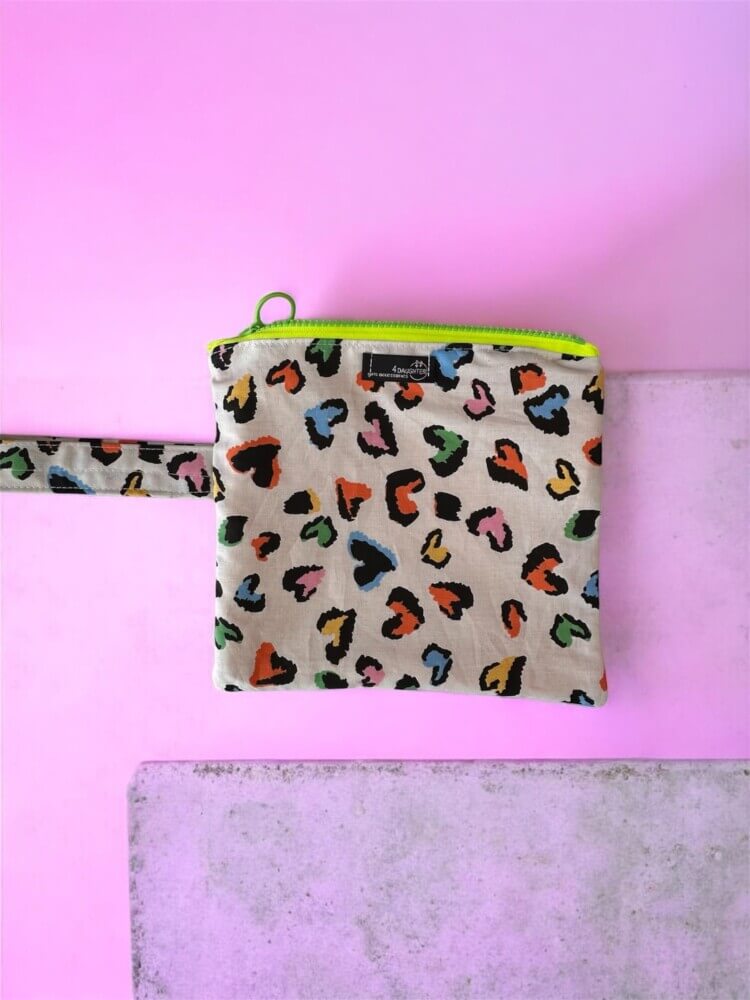 Neon hearts νεσεσέρ