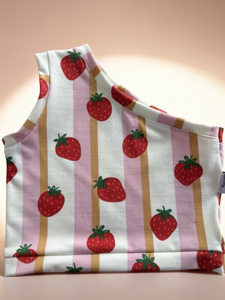 Stripe strawberries top🍓