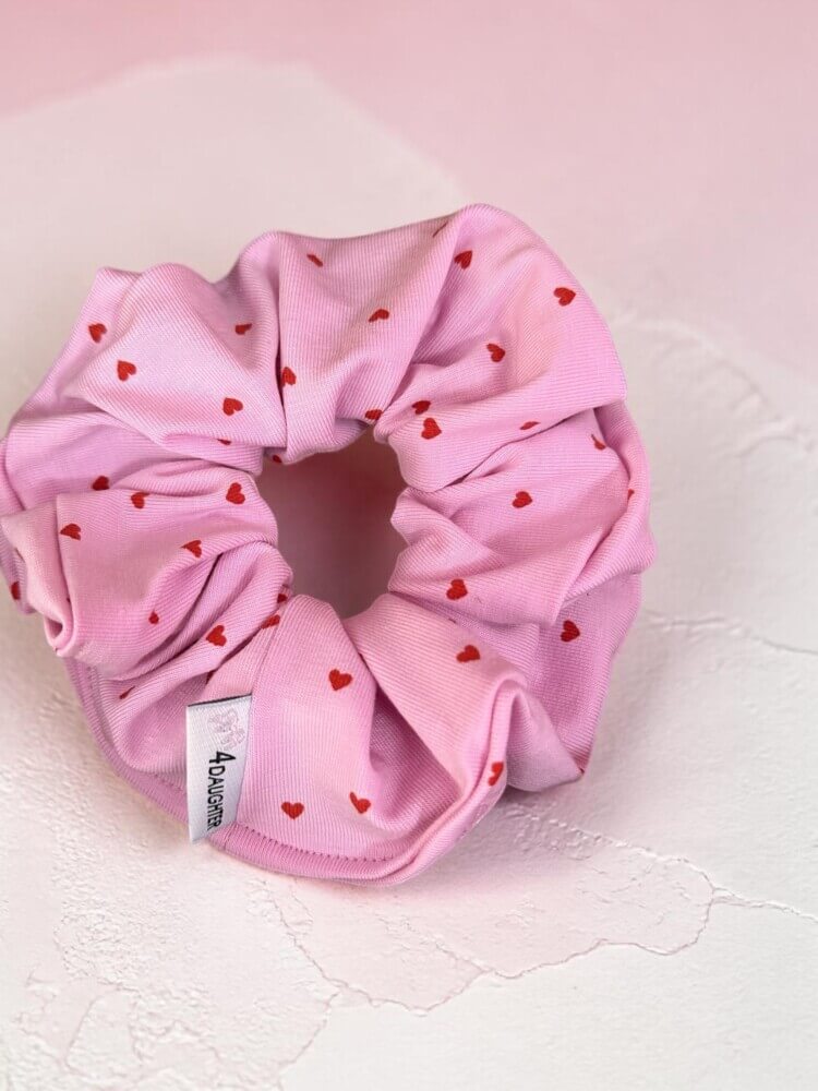 Red hearts scrunchie♥️