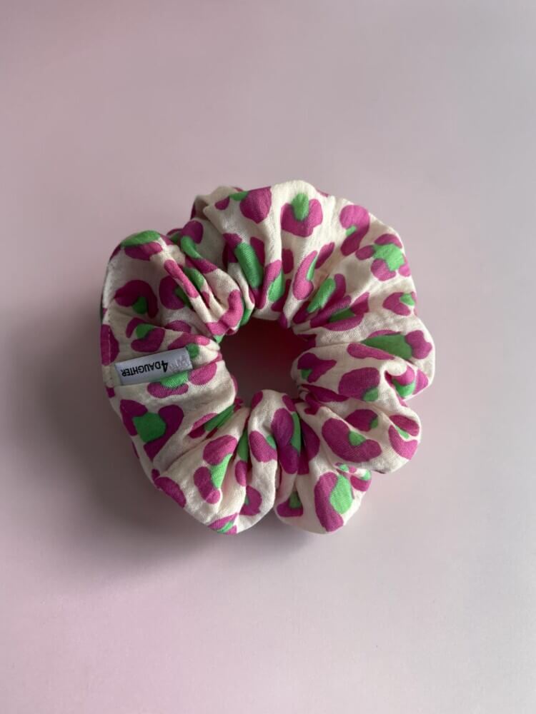 Pop leopard scrunchie