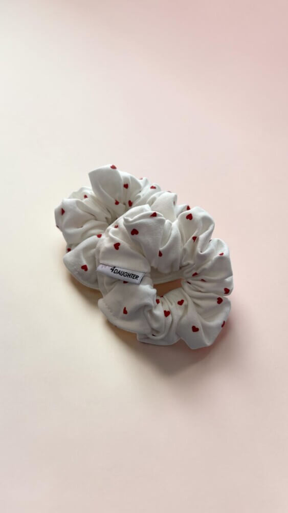 Red hearts  mini scrunchies🤍