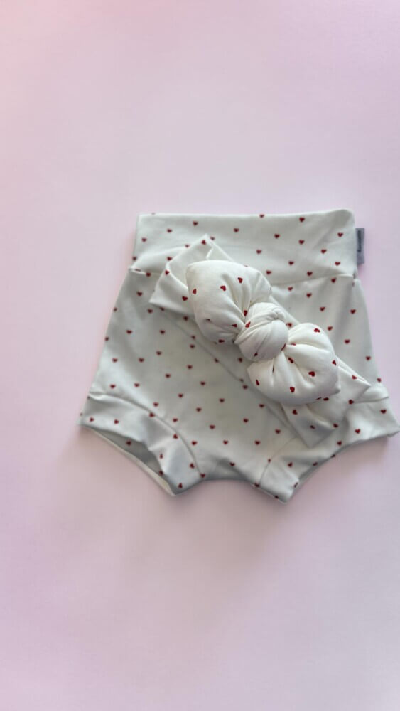 Red hearts shorts