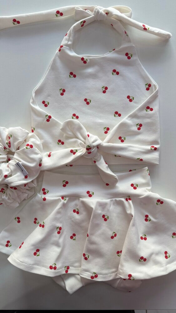 Knotted white cherries🍒